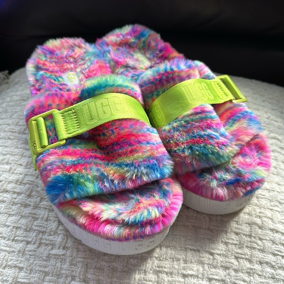 Ugg fluffita pixelate green real fur slides size 7 - Picture 14 of 16